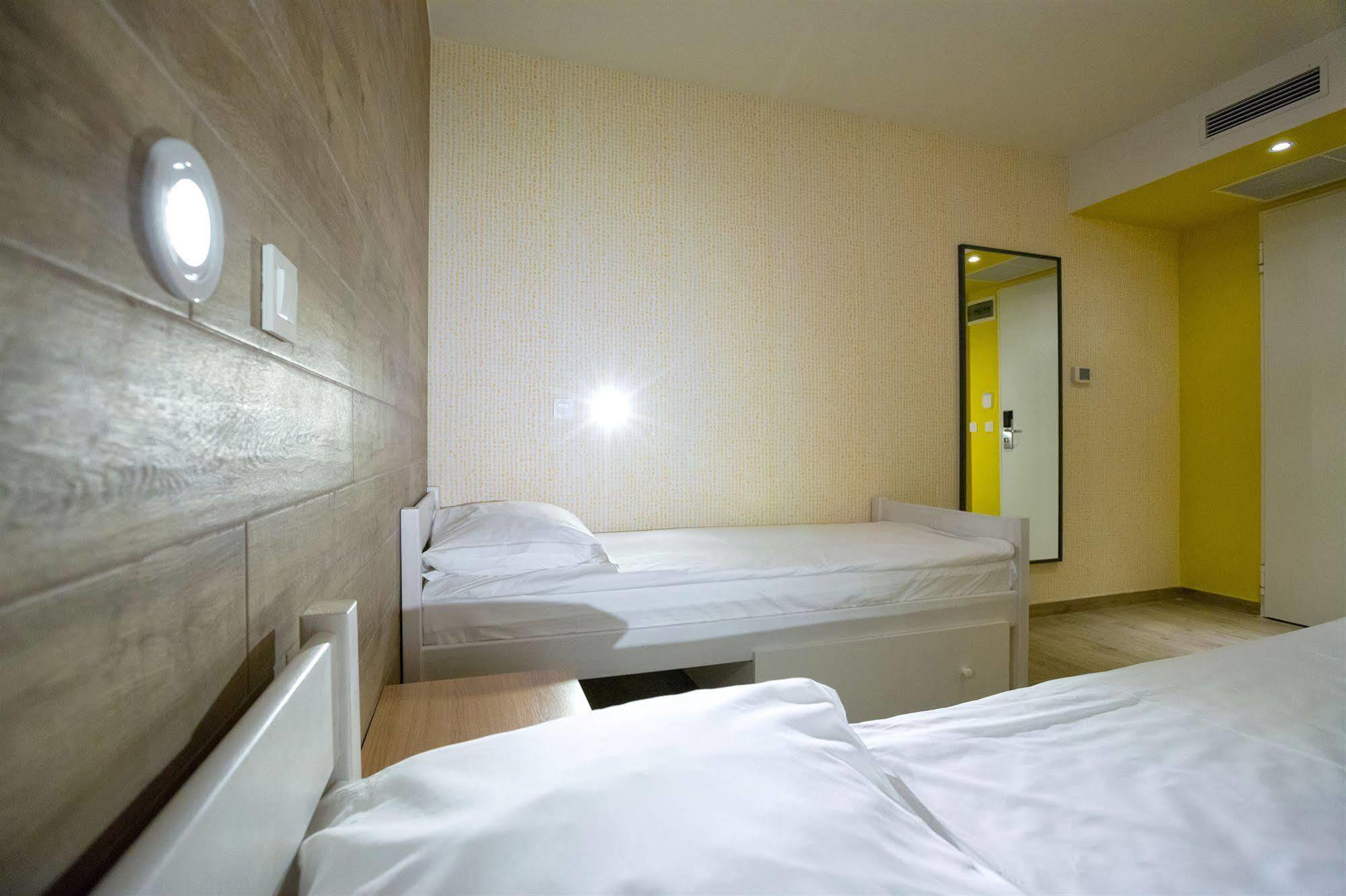 Hostel Link ลอฟราน ภายนอก รูปภาพ